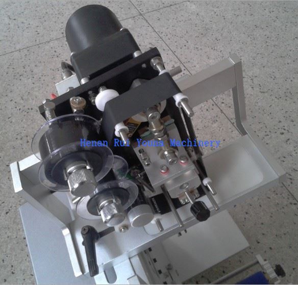small round bottles labeling machine (1)