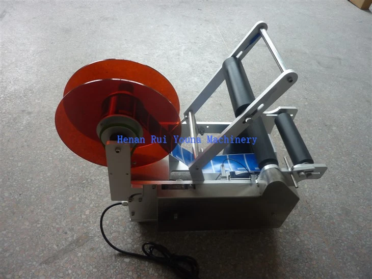 Semi Automatic Round Bottle Stick Labeling Machine