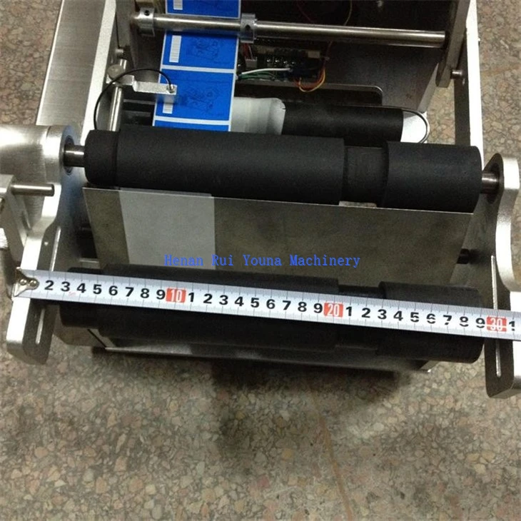Semi Automatic Round Bottle Stick Labeling Machine